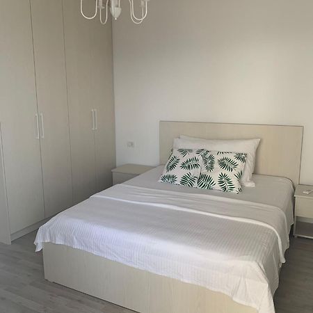 Loli Apartment Luxury White Residence Sarande Exterior photo