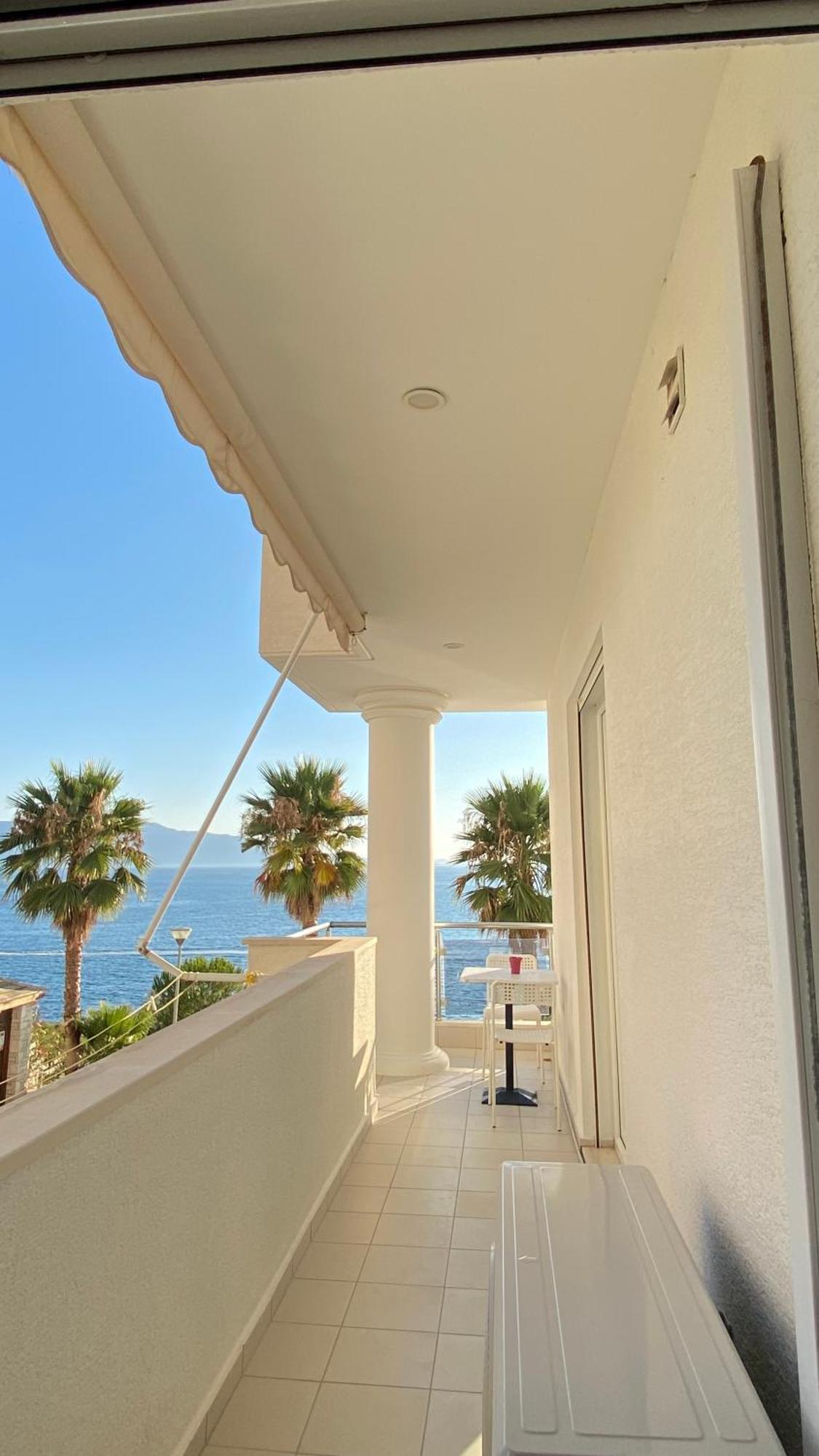 Loli Apartment Luxury White Residence Sarande Exterior photo