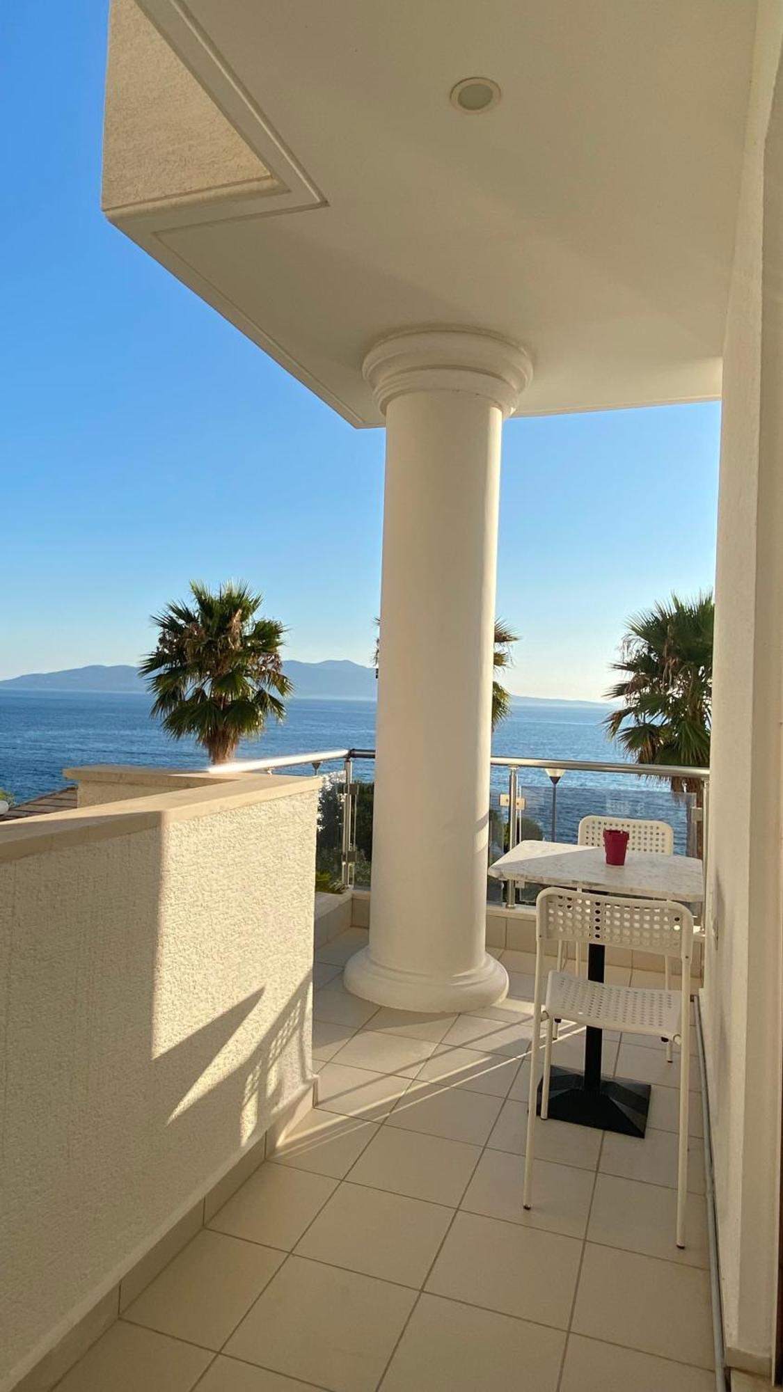 Loli Apartment Luxury White Residence Sarande Exterior photo